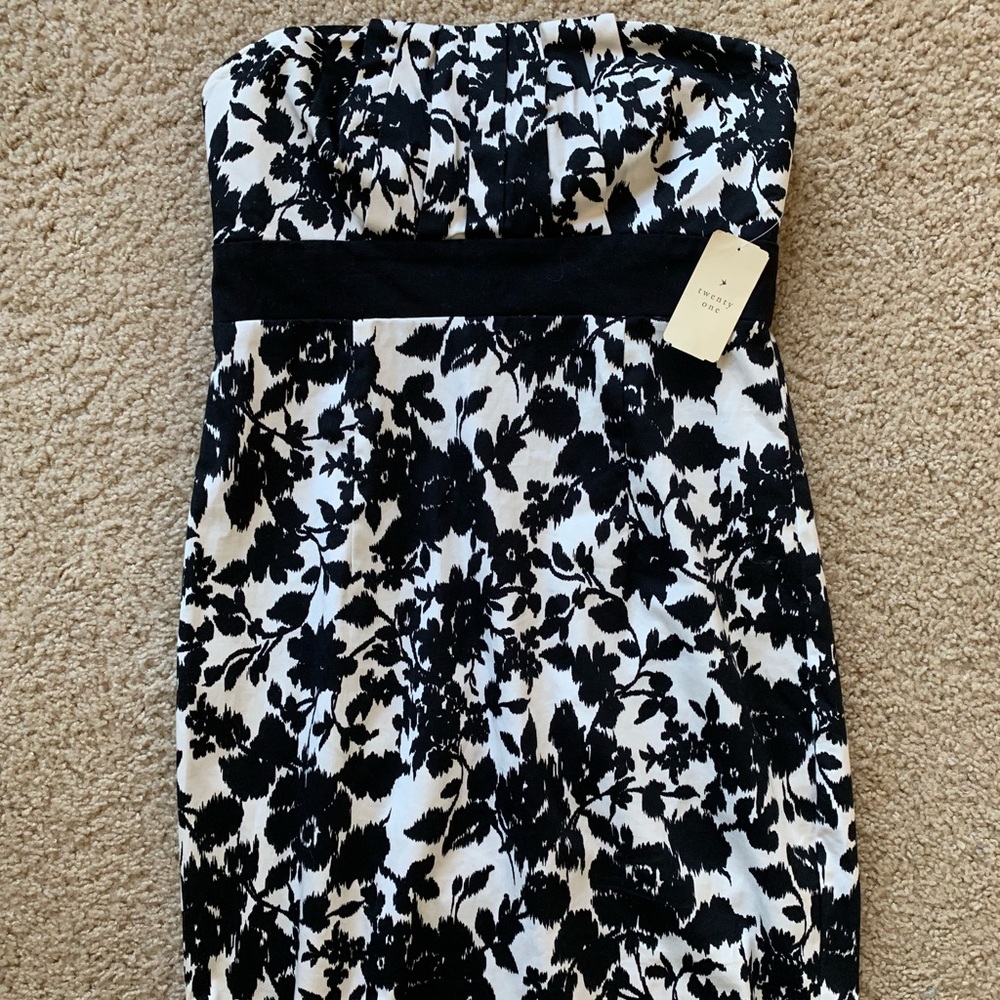 ❌SOLD❌ Black and White Floral Dress
